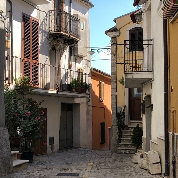 Meet your Posher, Karina - Picture 1 of 1